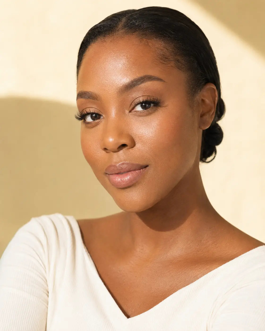 Woman wearing natural glowing everyday makeup